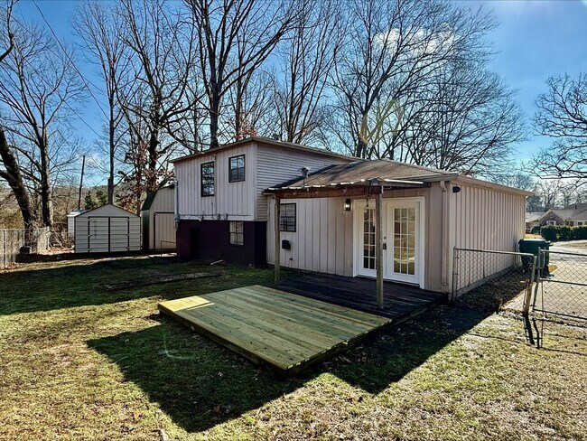 Building Photo - Brookside Beauty