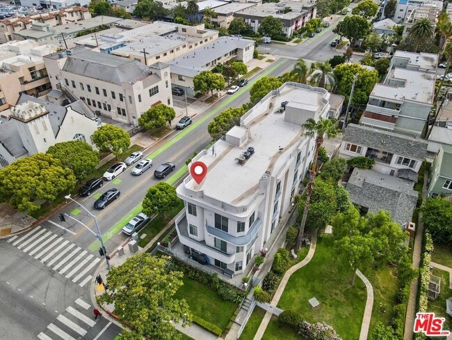 Building Photo - 1325 Arizona Ave