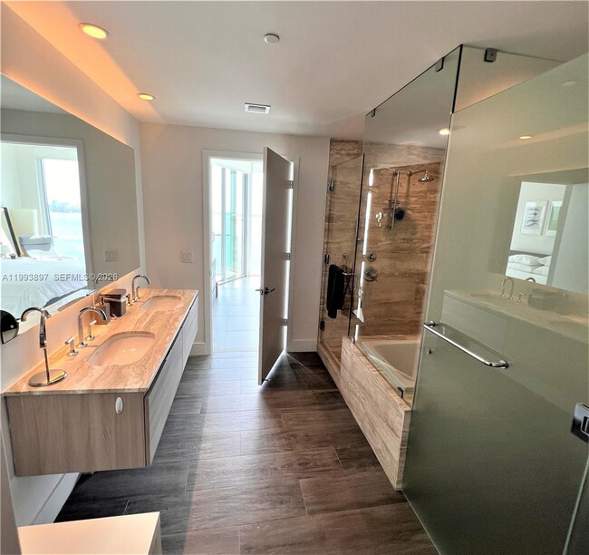 Building Photo - 2900 NE 7th Ave