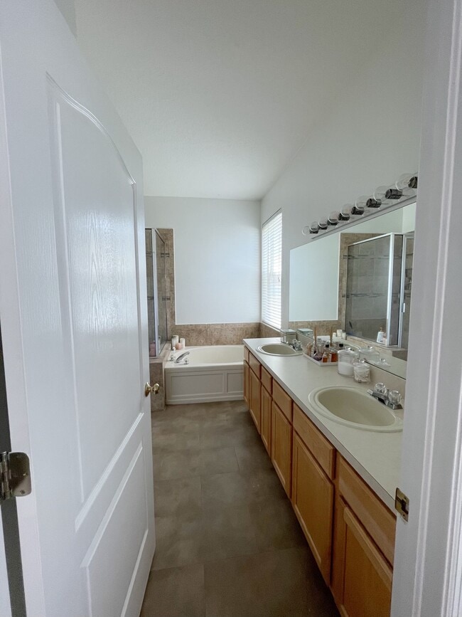 Building Photo - 27009 Arrowbrook Way