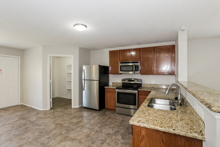 Building Photo - 1520 Castle Ridge Rd