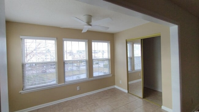 Building Photo - 2269J Essex Dr