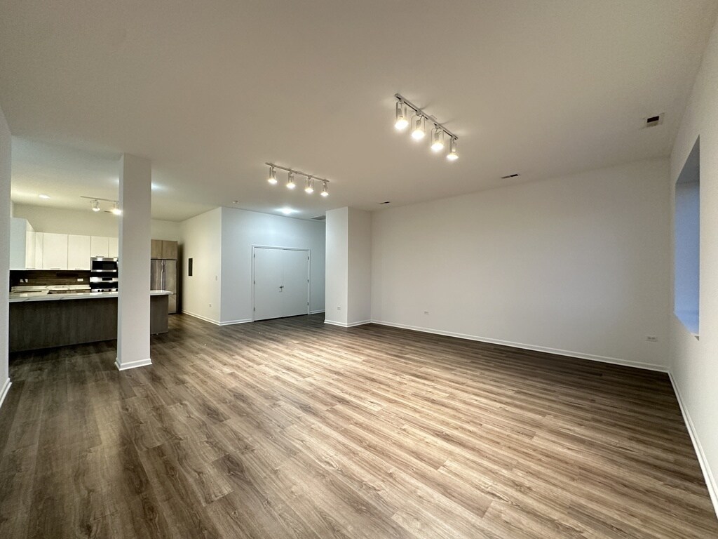 Building Photo - 2550 S Wabash Ave