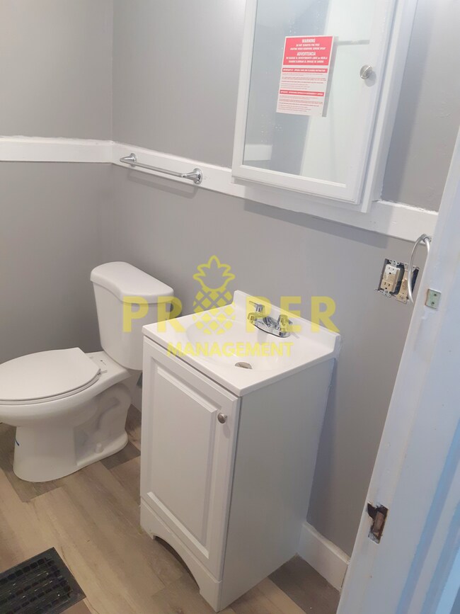 Building Photo - Beautiful 2 bedroom 1 bathroom house with ...