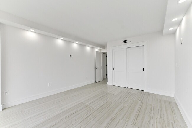 Building Photo - 899 Jeffery St