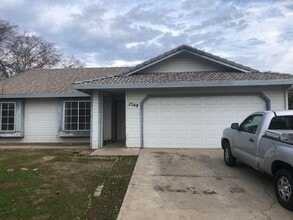 Building Photo - 3 bedroom 2 bath home for rent