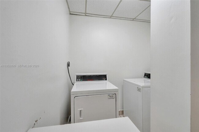 Building Photo - 2201 S Ocean Dr