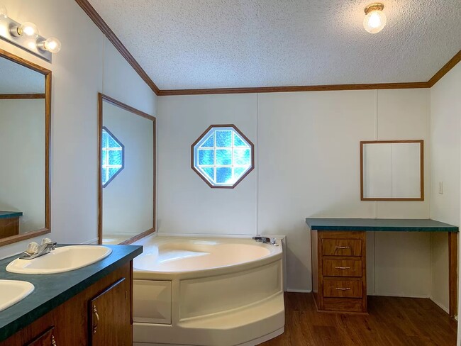 Building Photo - 112 Woodford Pl Ct