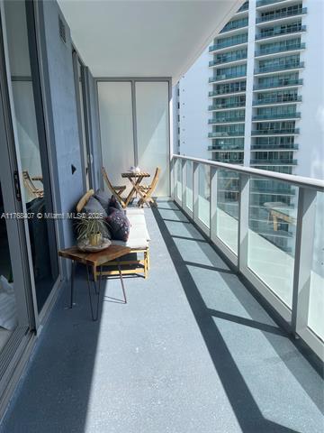 Building Photo - 1300 Brickell Bay Dr