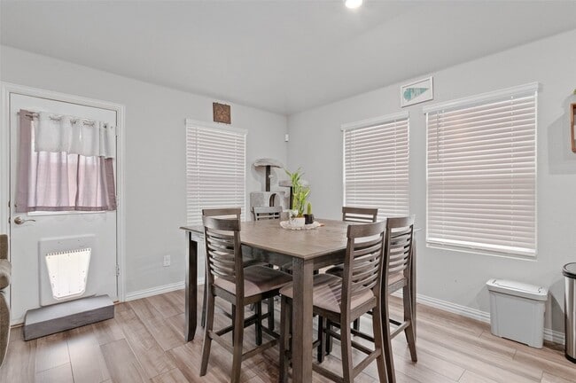 Building Photo - 3420 Kingsgarden Rd