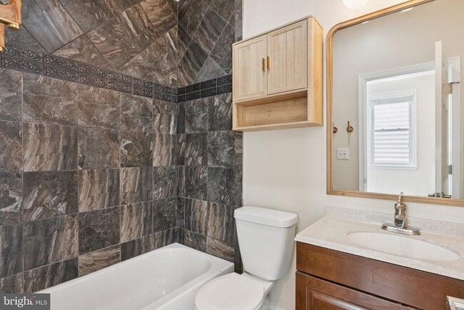 Building Photo - 908 Longfellow St NW