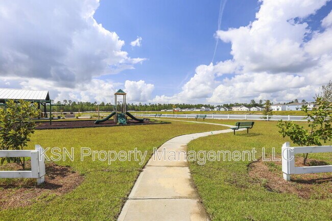 Building Photo - 107 Firefly Cir