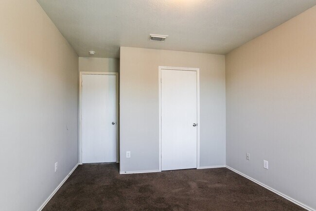 Building Photo - 21243 Linden House Ct
