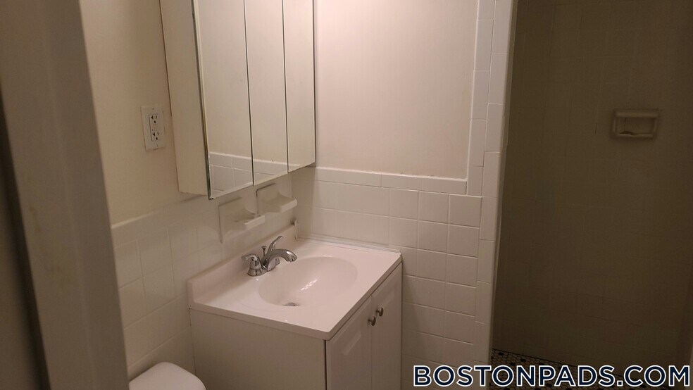 Building Photo - 245 Main St