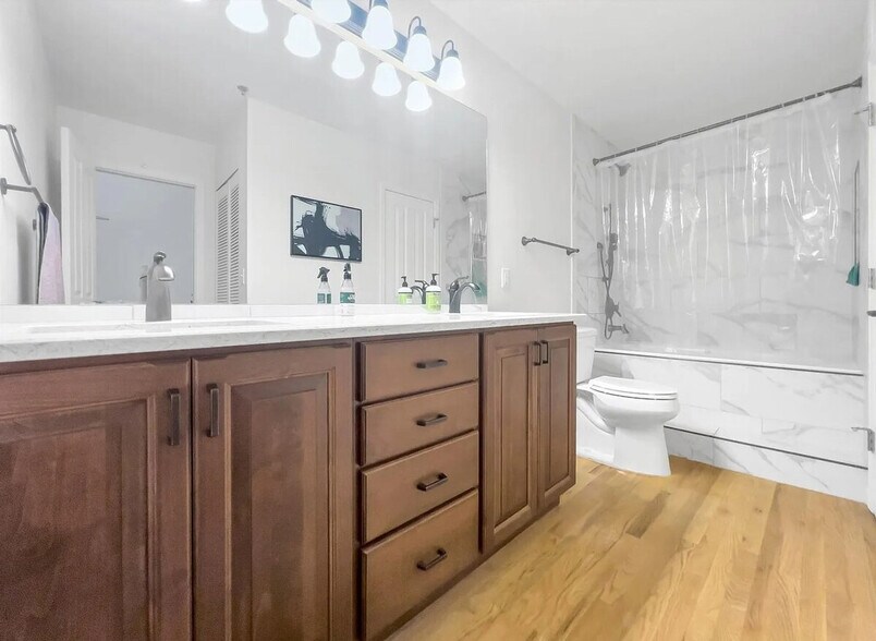 Building Photo - 1555 California St