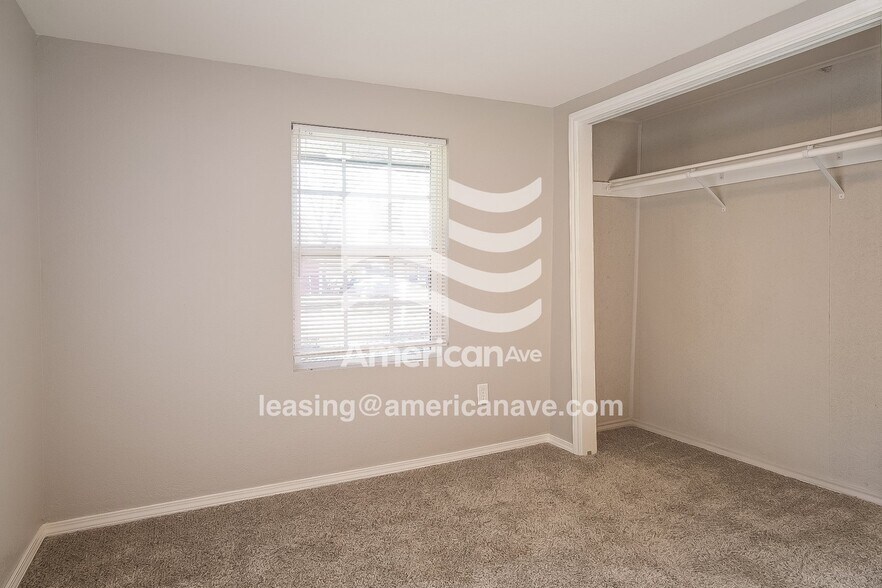 Building Photo - 1621 S Park St