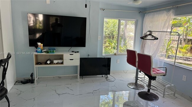 Building Photo - 1633 McKinley St