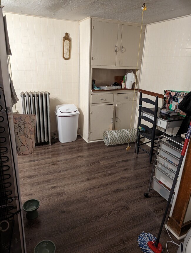 Building Photo - 301 E Eleanor St