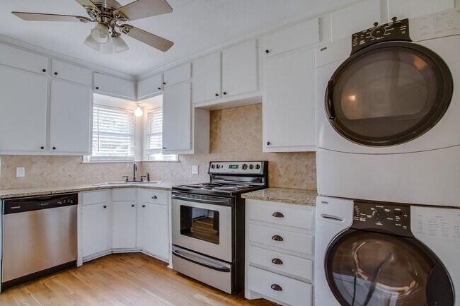 Building Photo - PRE LEASING for fall 2026! 3/2 in Tech Terrace!