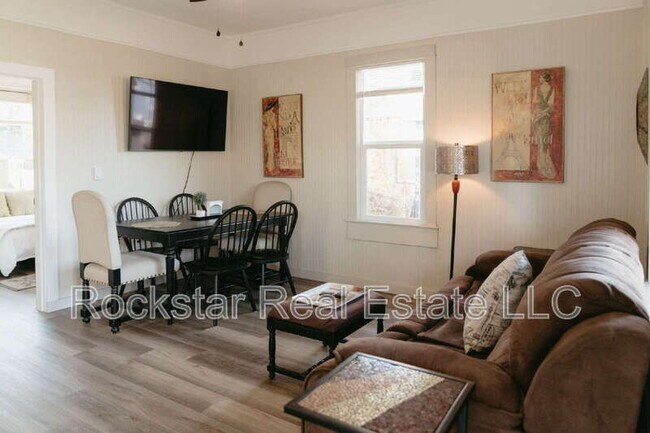 Building Photo - 1307 W Cleveland Ave