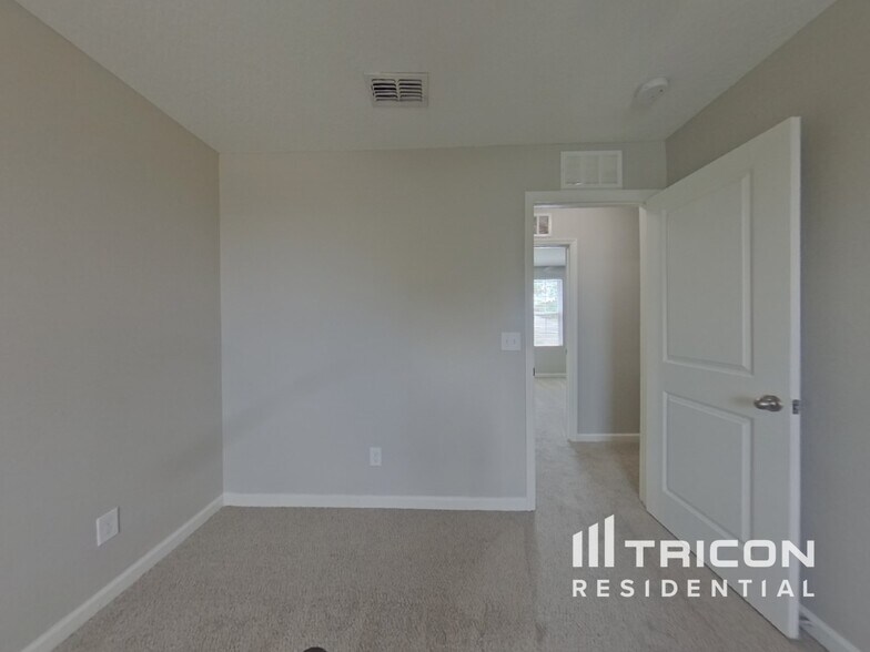 Building Photo - 1058 Lancelot Dr