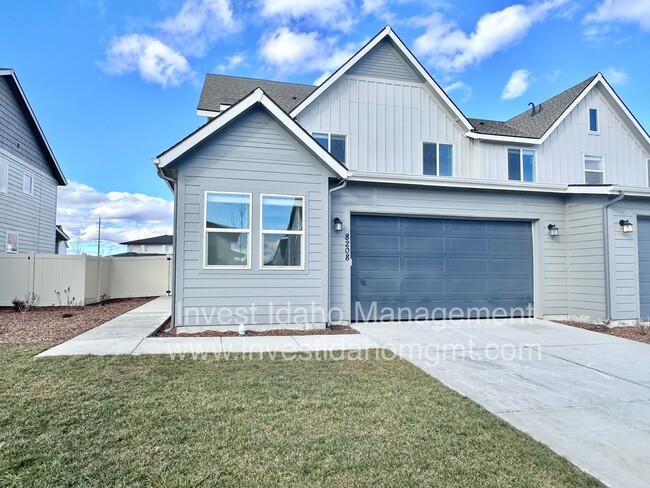 Building Photo - Brand new elegant two-story townhome avail...