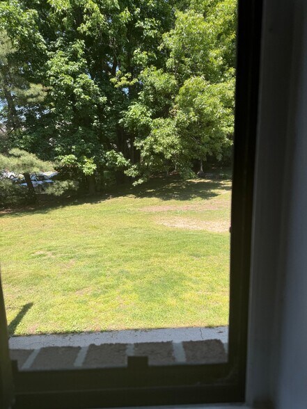 Building Photo - 418 Farrwood Dr