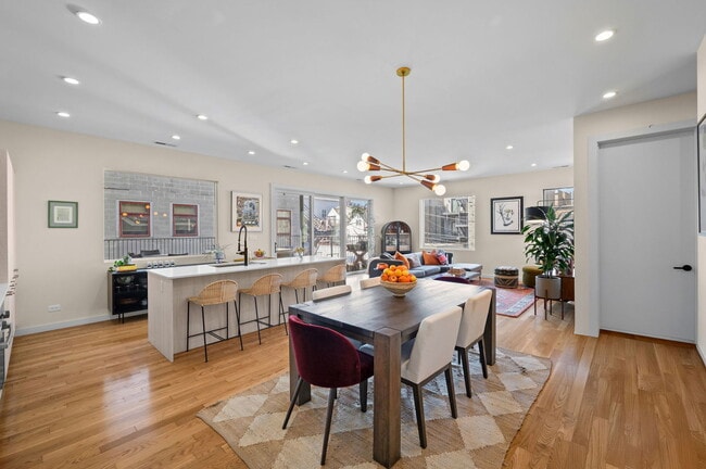 Building Photo - 2016 W Rice St