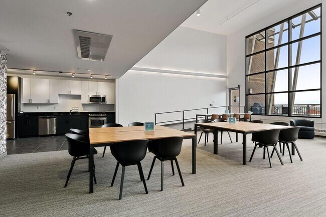 Building Photo - 401 N 2nd St