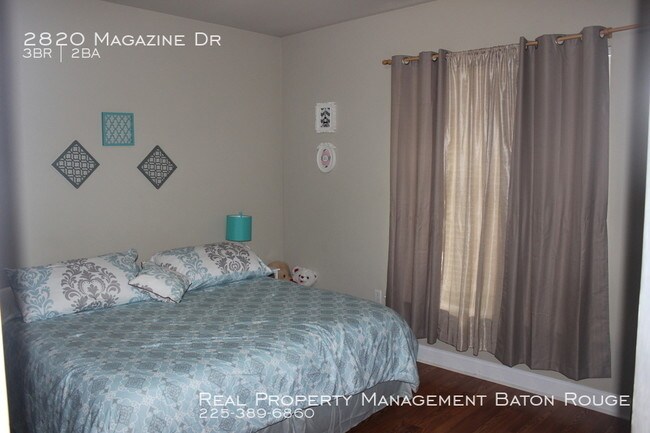 Building Photo - Beautiful Townhouse on Quiet Street