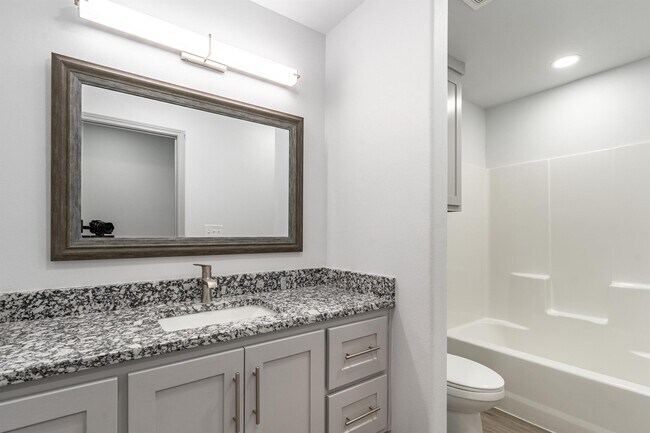 Building Photo - 5612 Kemper St