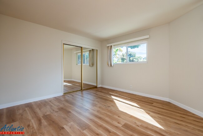 Building Photo - 642 Blythe Ct