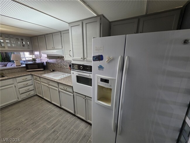 Building Photo - 750 S Royal Crest Cir