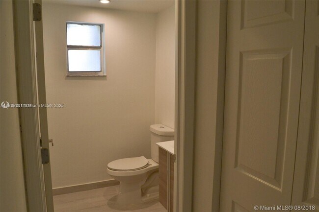 Building Photo - 9375 Fontainebleau Blvd