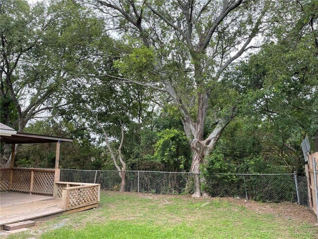 Building Photo - 10622 Golden Quail Dr