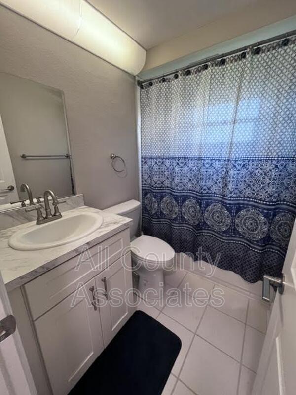 Building Photo - 4122 Hampton Dr