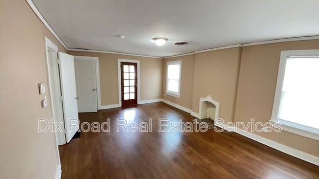 Building Photo - 15 Vassar Dr