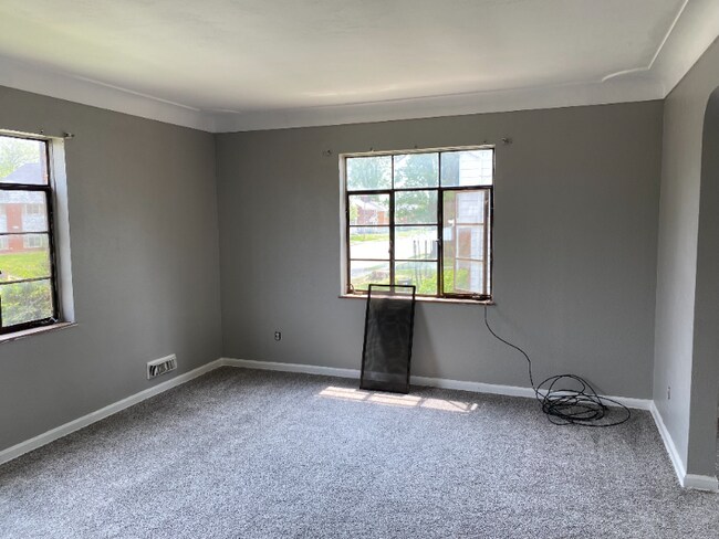 Building Photo - 3433 Douglas Rd