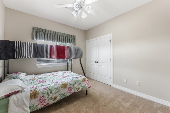 Building Photo - 30062 N Fulshear Dr