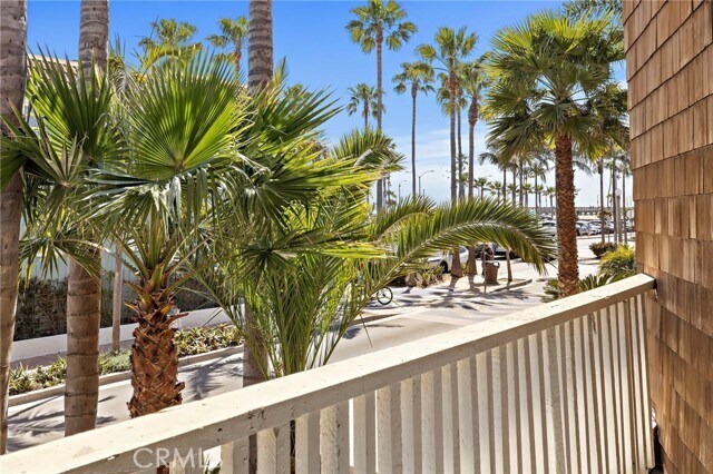 Building Photo - 600 E Oceanfront
