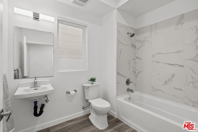 Building Photo - 5114 Cahuenga Blvd