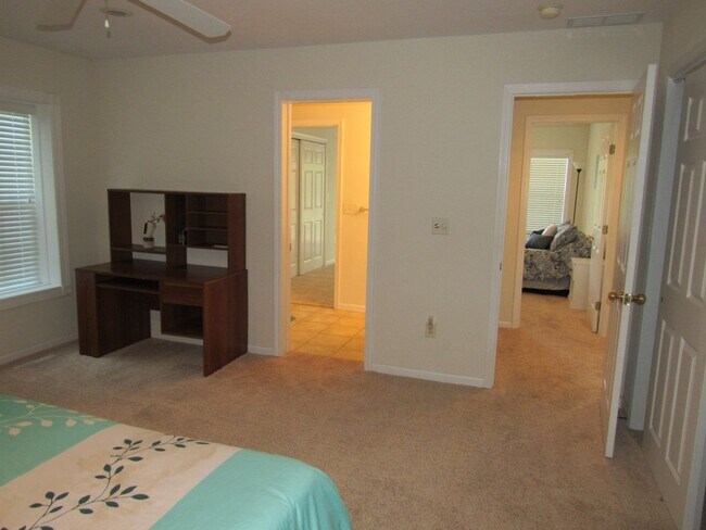 Building Photo - Osage Beach house for rent