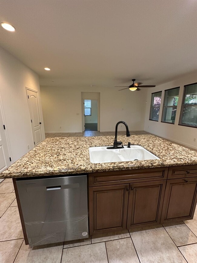 Building Photo - 3521 Buckingham Ave