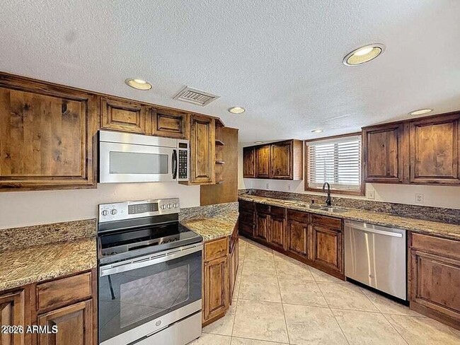 Building Photo - 15545 E Mustang Dr