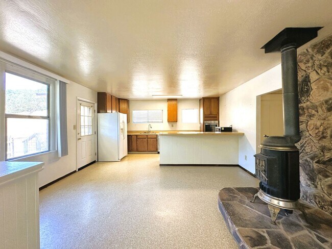 Building Photo - 402 Ormsby Ln