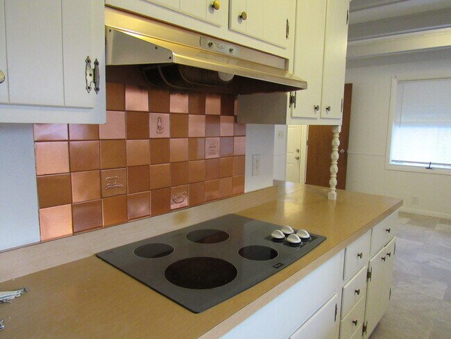 Building Photo - 345 8th St