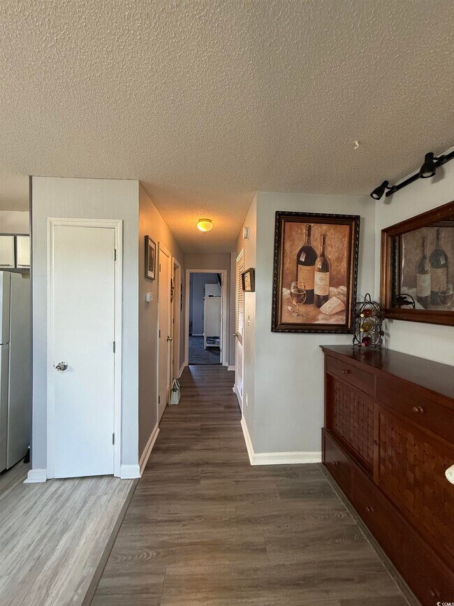 Building Photo - 1065 Plantation Dr W