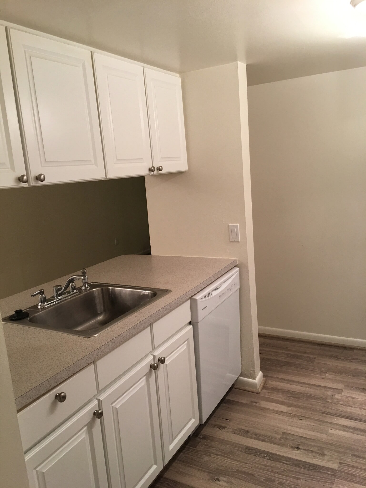 Building Photo - 1111 Maxwell Ave #123