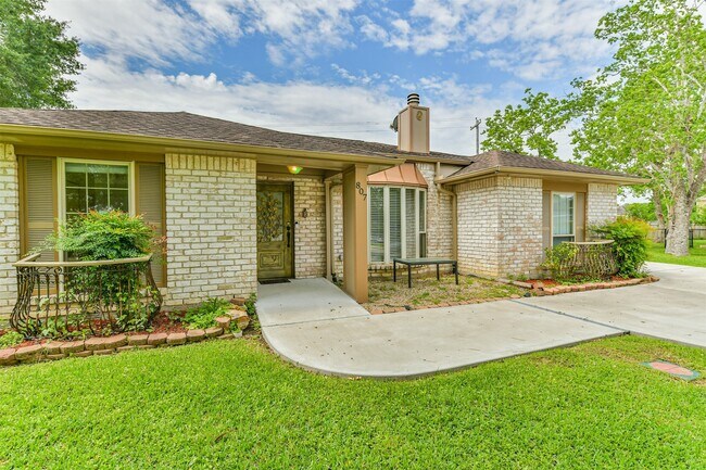Building Photo - 807 Stadium Cir