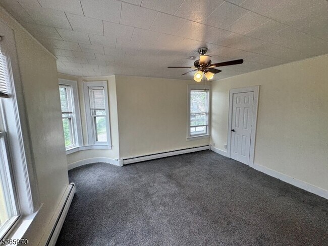 Building Photo - 156 Brown Ave